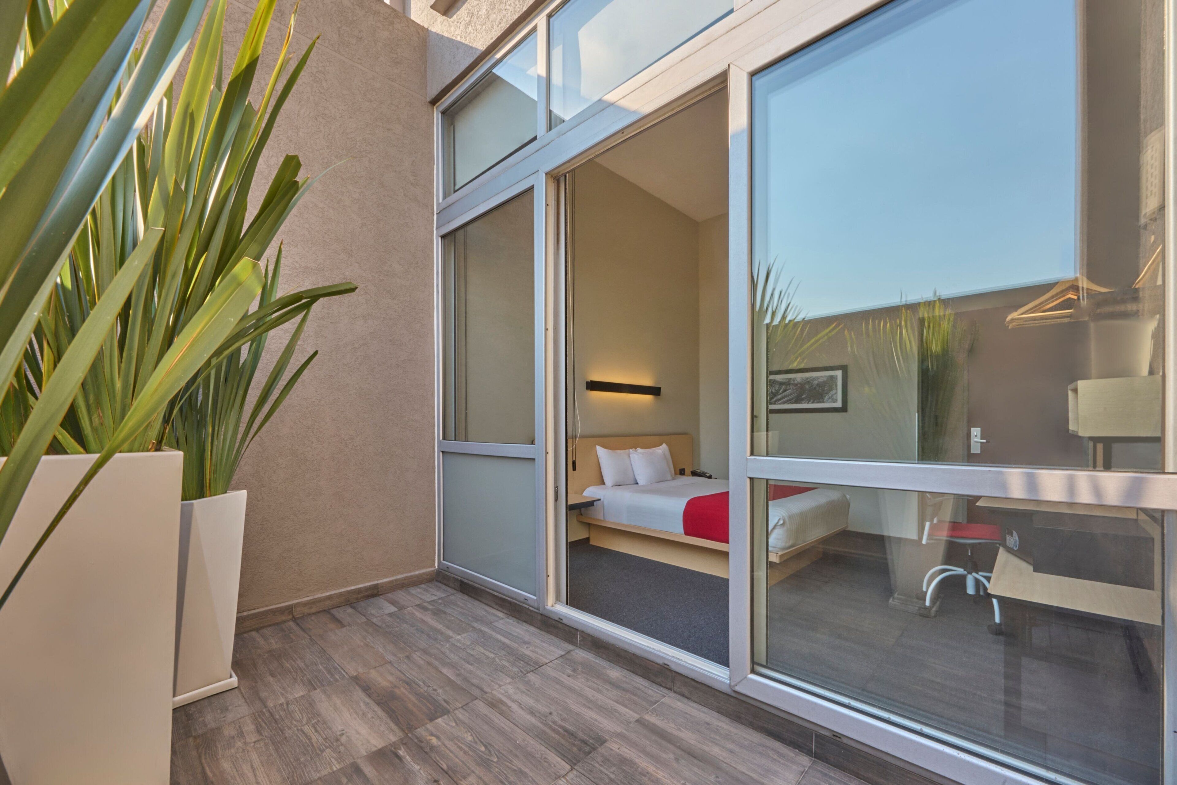 room, 1 queen bed, non smoking | in-room safe, desk, blackout curtains, iron/ironing board