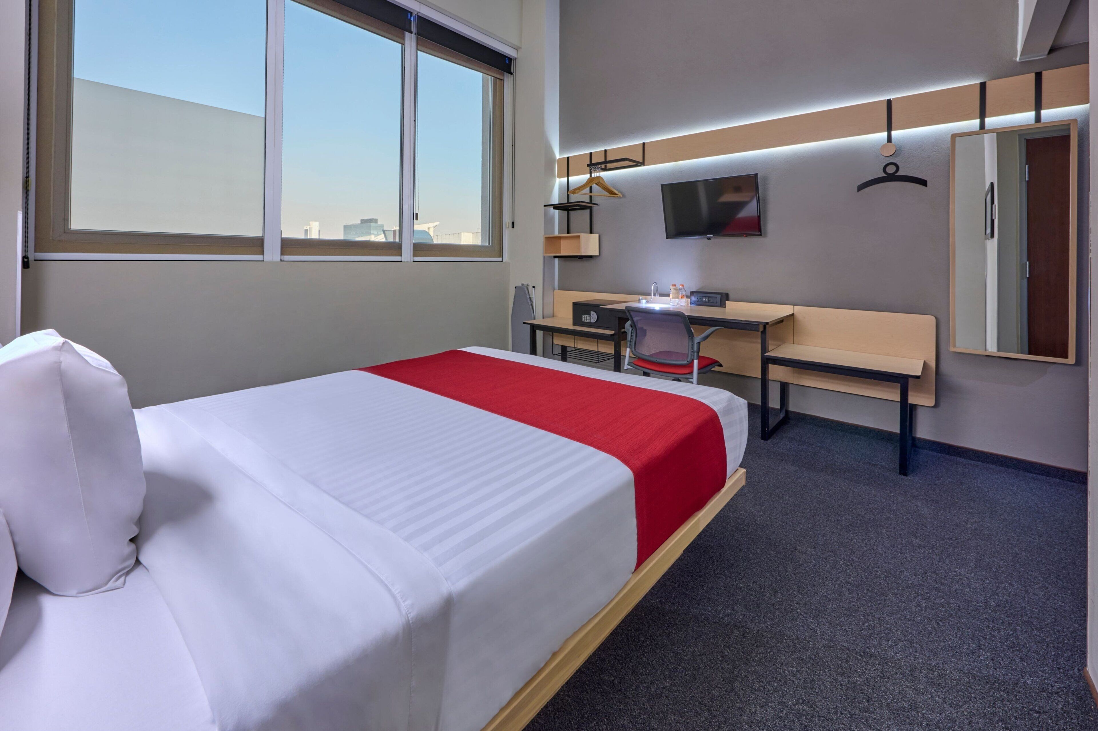 room, 1 queen bed, non smoking | in-room safe, desk, blackout curtains, iron/ironing board