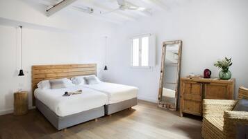 1 habitación, cubrecamas y caja de seguridad en la habitación