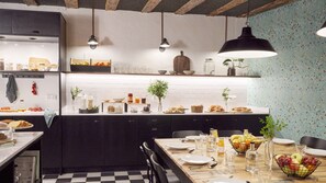 Daily buffet breakfast for a fee - Eco Boutique Hostal Grau (Barcelona)