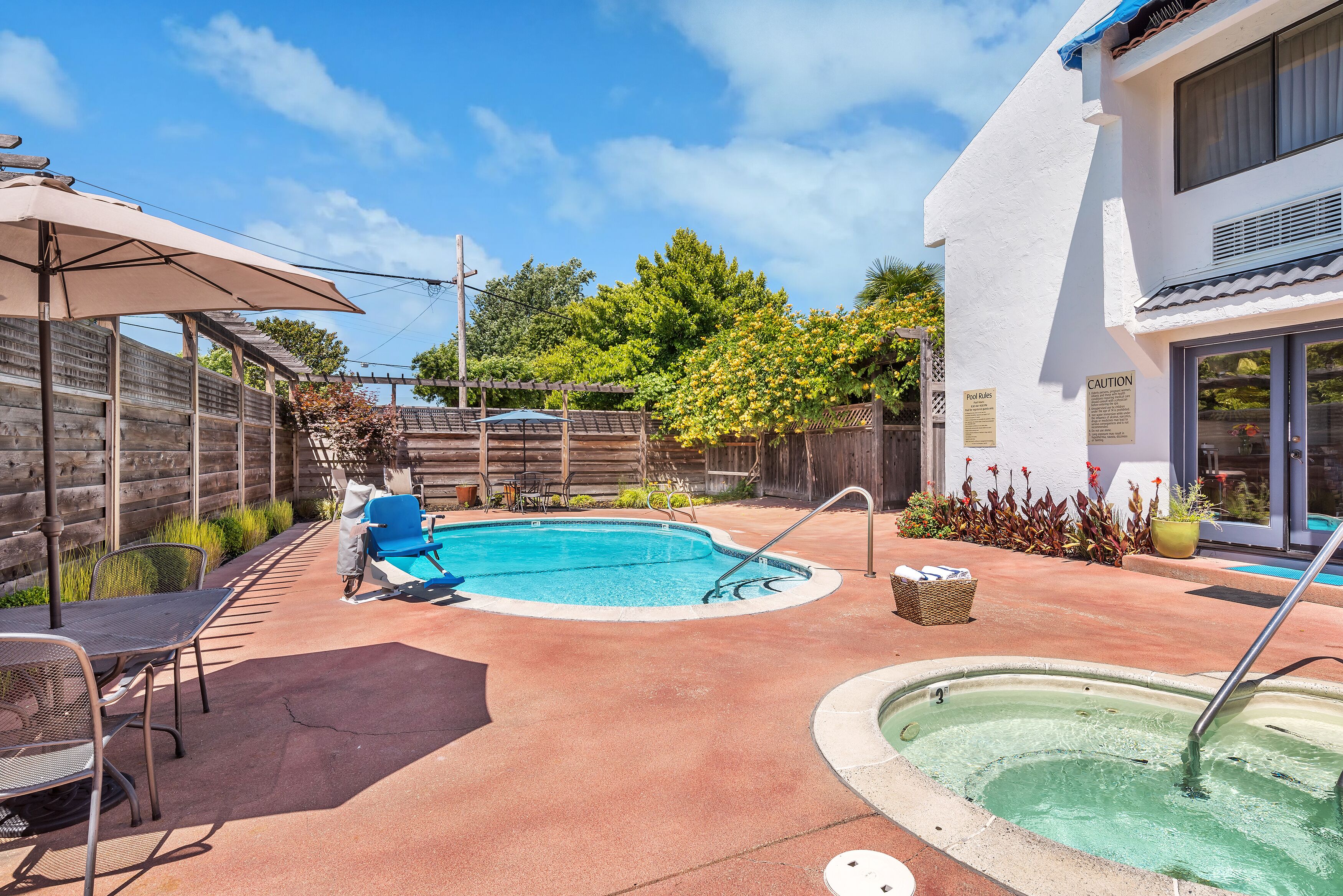 Outdoor pool, pool umbrellas, sun loungers