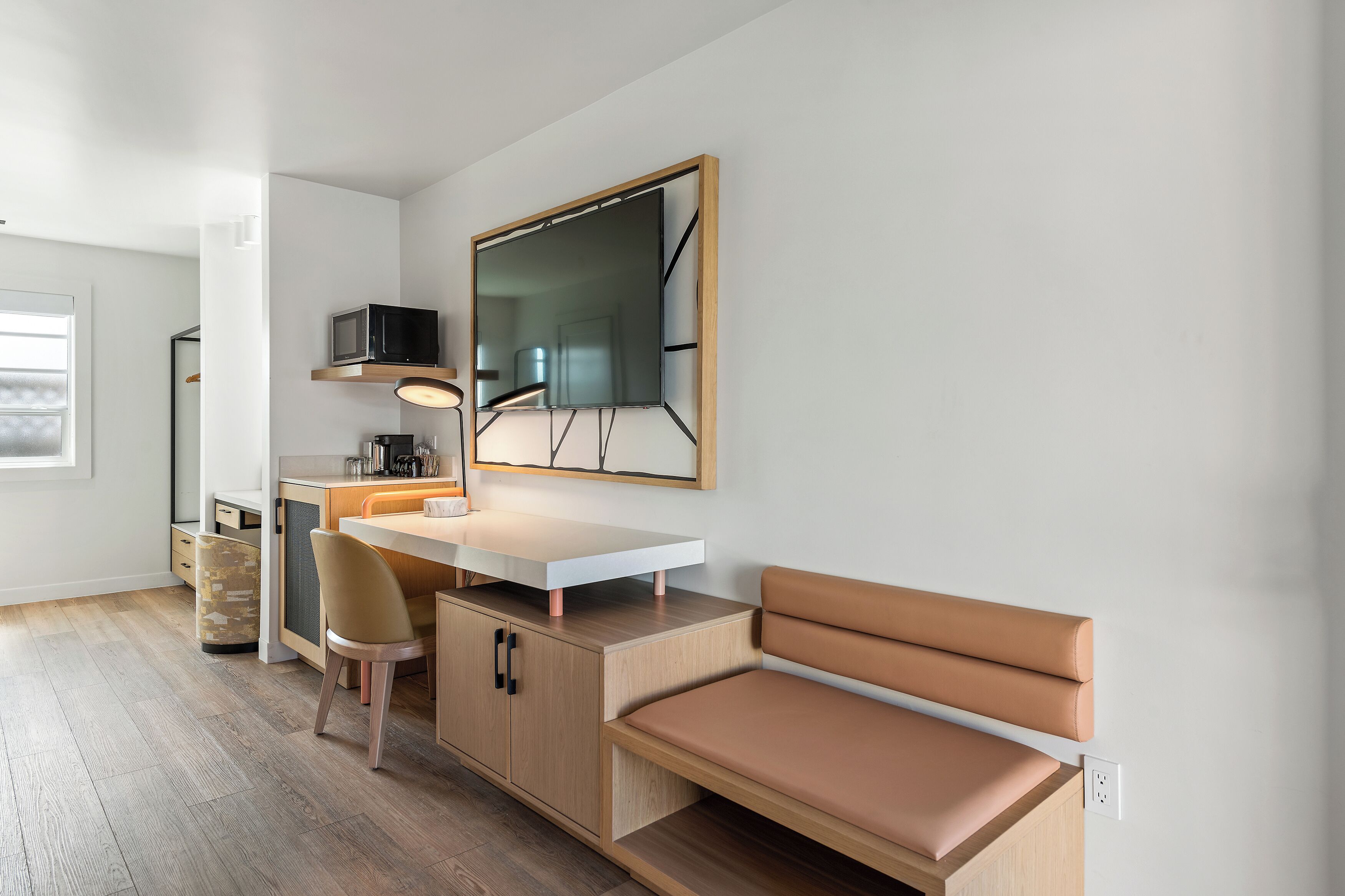 Desk, laptop workspace, iron/ironing board, free WiFi