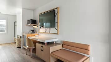 Skrivebord, skrivebord for bærbar PC og strykejern/-brett