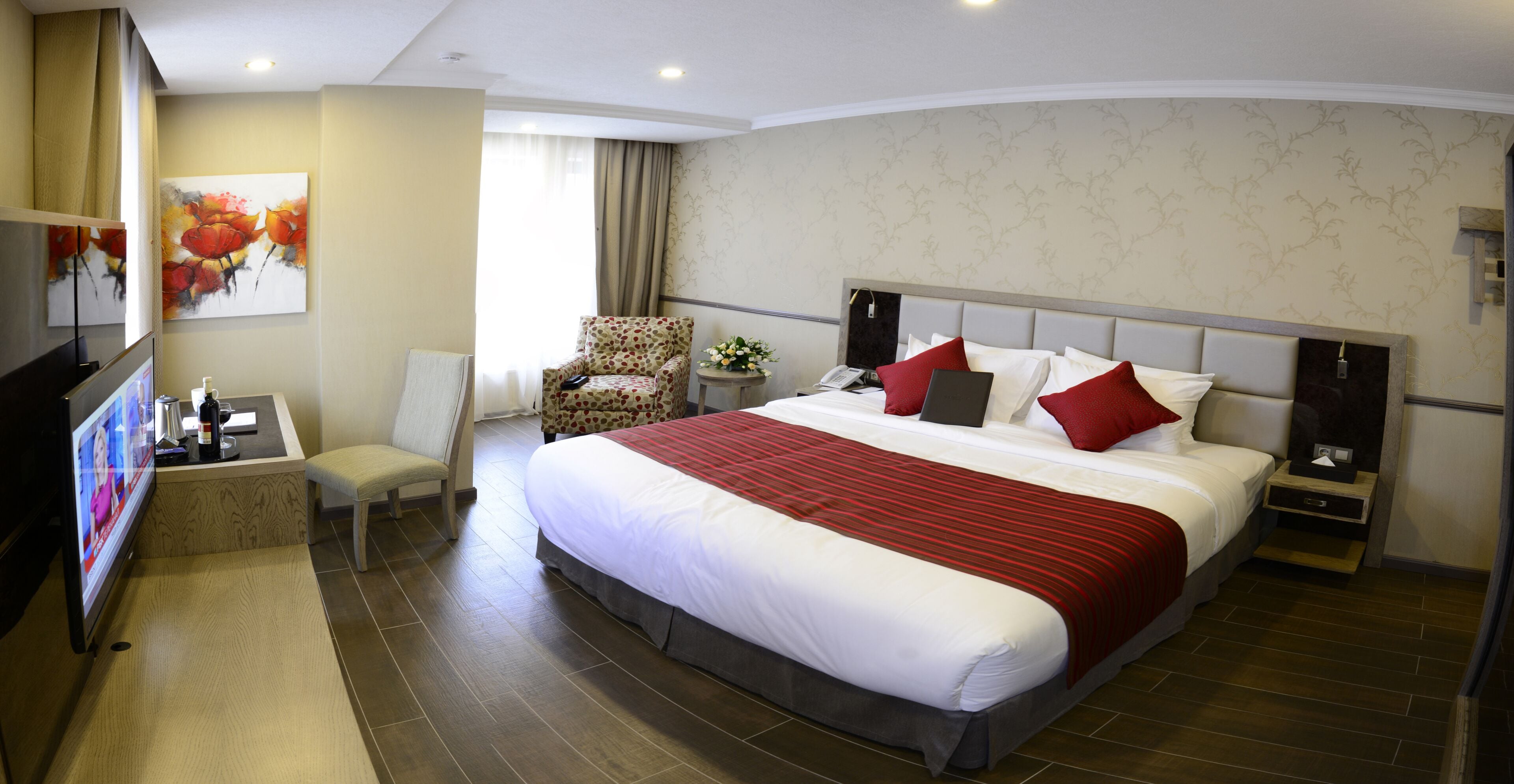 superior room, 1 king bed, non smoking | minibar, in-room safe, desk, laptop workspace