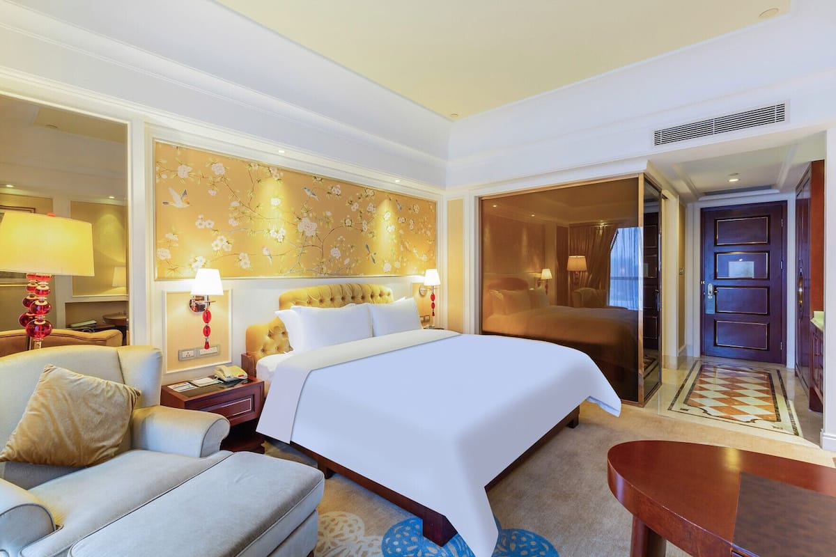 Premium bedding, down comforters, pillowtop beds, minibar