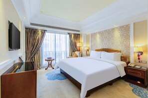 Premium bedding, down duvets, pillow-top beds, minibar - Wyndham Foshan Shunde (Foshan)