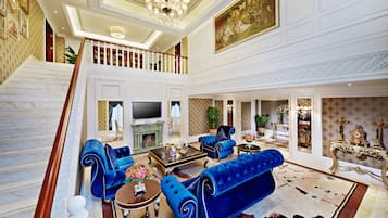 2 King Beds Duplex Suite Non-smoking | Premium bedding, down comforters, pillowtop beds, minibar