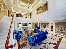 2 King Beds Duplex Suite Non-smoking | Premium bedding, down comforters, pillowtop beds, minibar