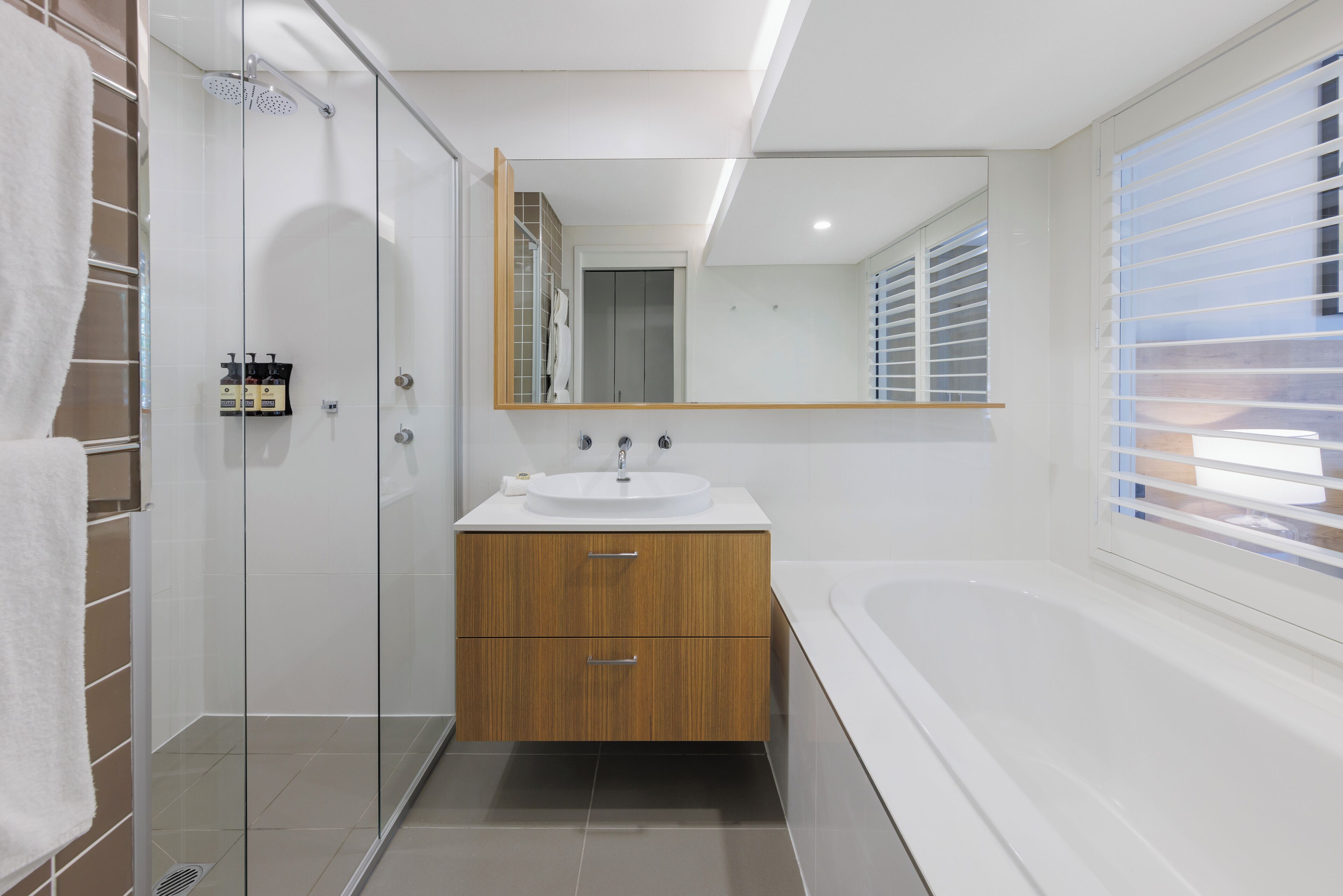 apartment, 1 bedroom | bathroom | combined shower/bathtub, designer toiletries, towels