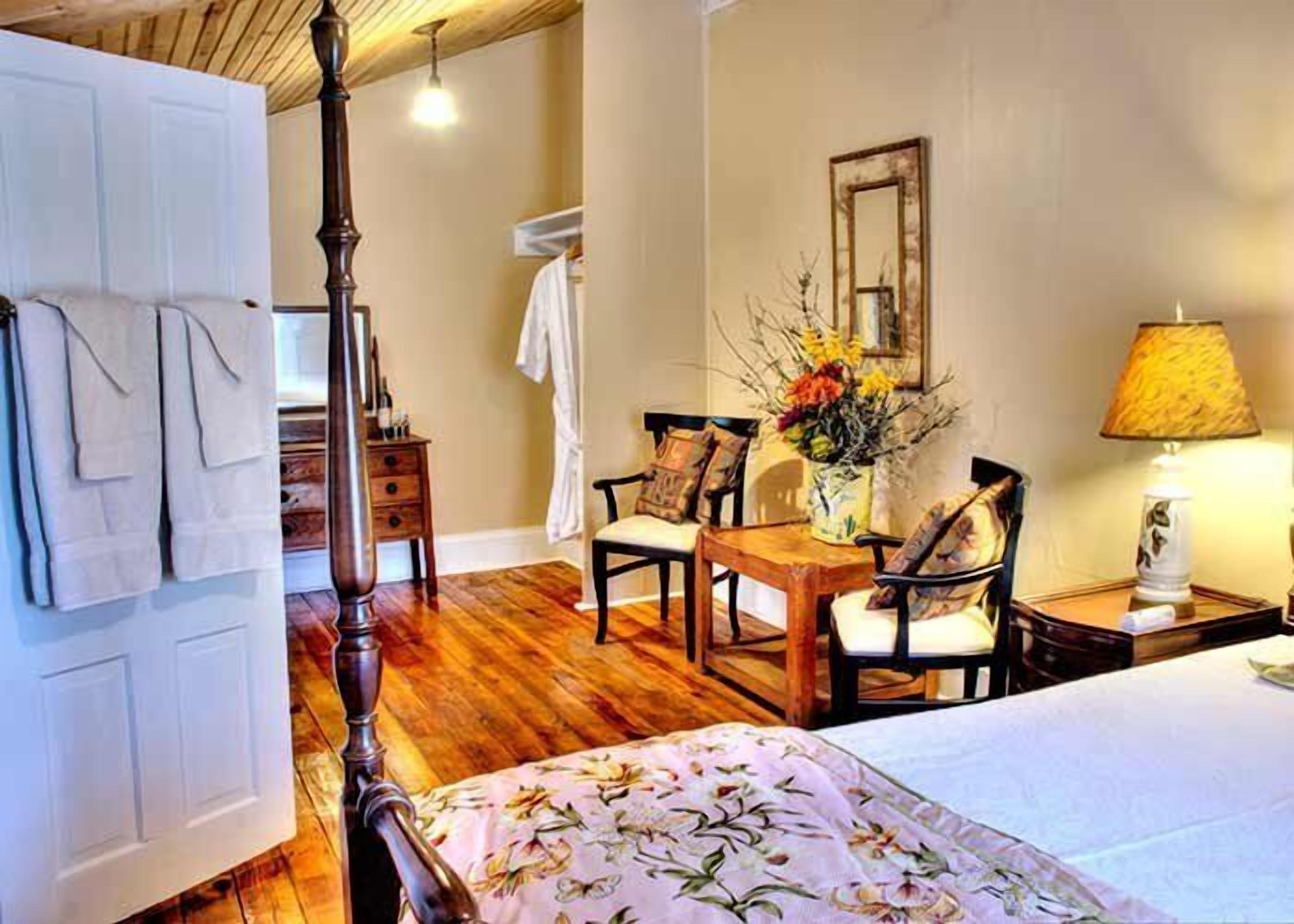 고급 침구, 필로우탑 침대, 각각 다른 스타일의 인테리어, 각각 다르게 가구 비치