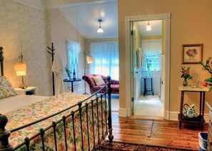 Premium bedding, pillowtop beds, individually decorated - The York House Inn (Rabun Gap)
