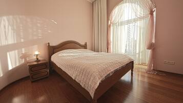 Apartamento superior (Khreschatyk Str., 23) | Ferros/tábuas de passar roupa, berços (sobretaxa), Wi-Fi de cortesia