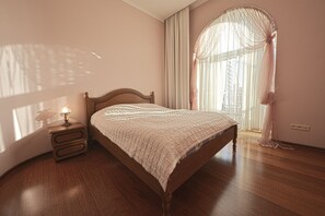 Apartamento superior (Khreschatyk Str., 23) | Tabla de planchar con plancha, cunas (de pago), wifi gratis