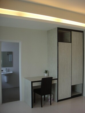 6 bedrooms, Egyptian cotton sheets, premium bedding, down duvets - Shamrock Beach Villas (George Town)
