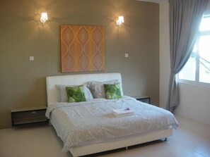 6 bedrooms, Egyptian cotton sheets, premium bedding, down comforters