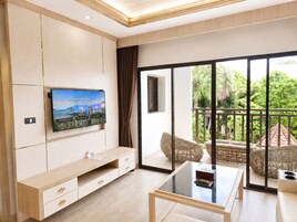 Signature Suite, 2 Bedrooms (Grand) | Balcony