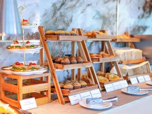 Daily buffet breakfast for a fee