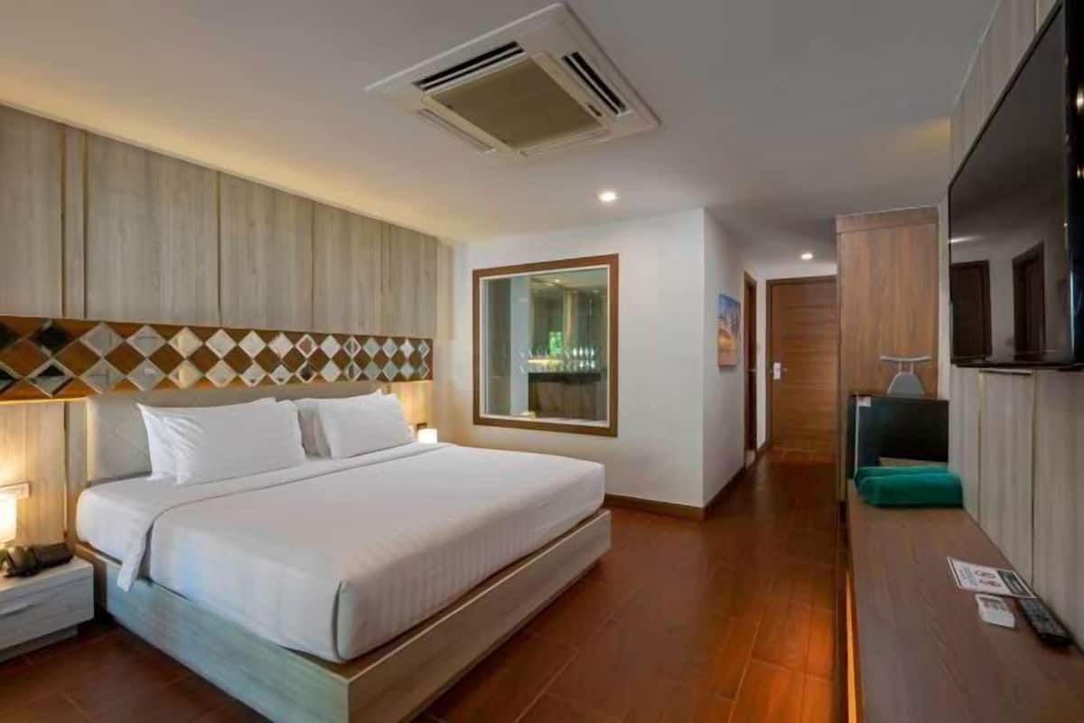 1 bedroom, minibar, in-room safe, desk