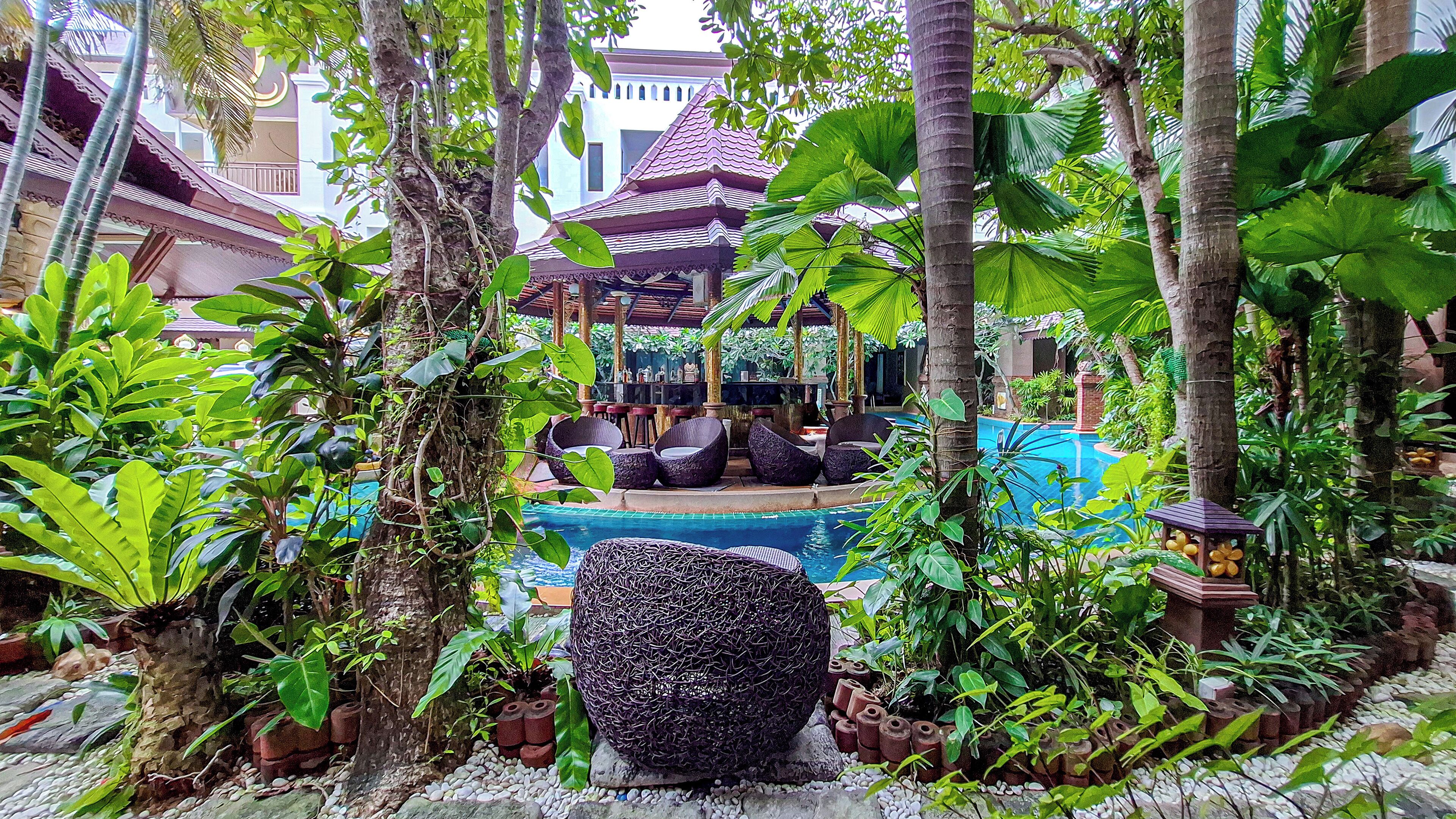 Deluxe Pool Front | Coin séjour