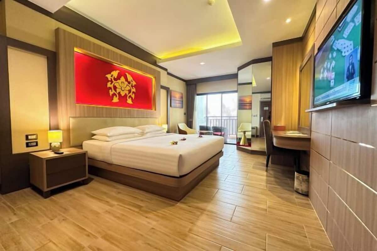 1 bedroom, minibar, in-room safe, desk
