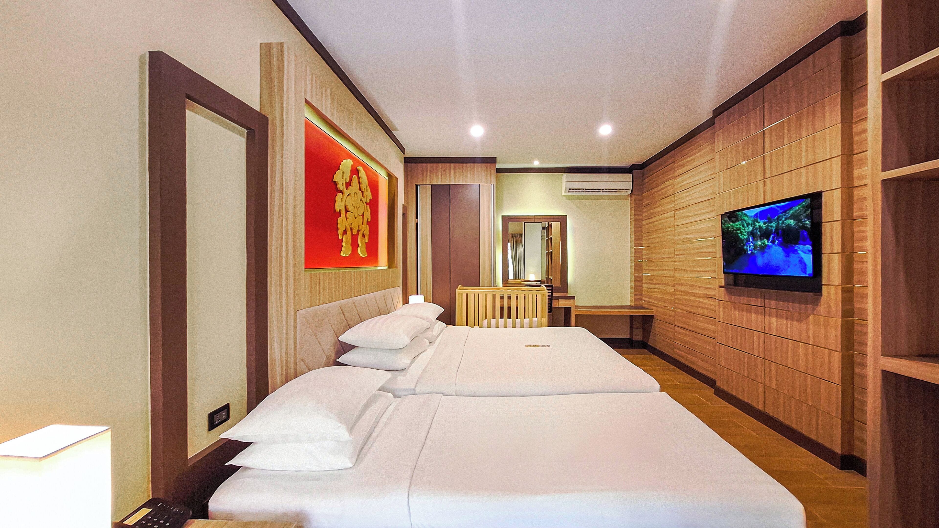 Family Premium Balcony | Minibar, safe på rommet, skrivebord og strykejern/-brett