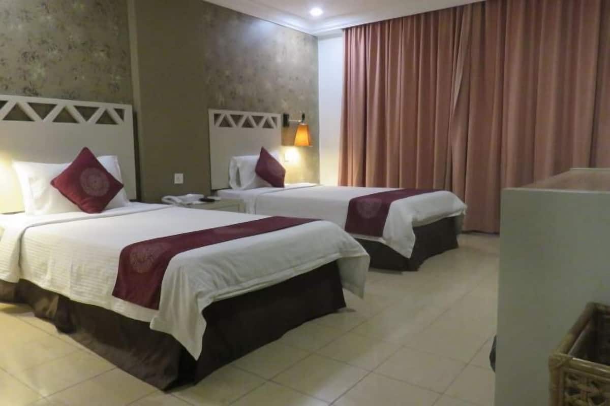 In-room safe, desk, cots/infant beds, rollaway beds
