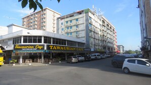 A multi-story building with a cafe named Tawaurian Cafe and a hotel named Prince Hotel. - Heritage Hotel (Tawau)