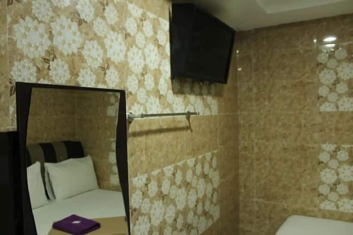 Iron/ironing board (on request), free WiFi