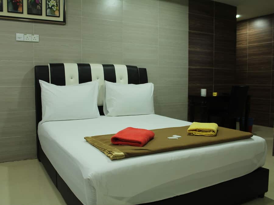 Double Room | Iron/ironing board, free WiFi