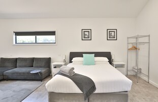 Studio | Iron/ironing board, free WiFi, bed sheets