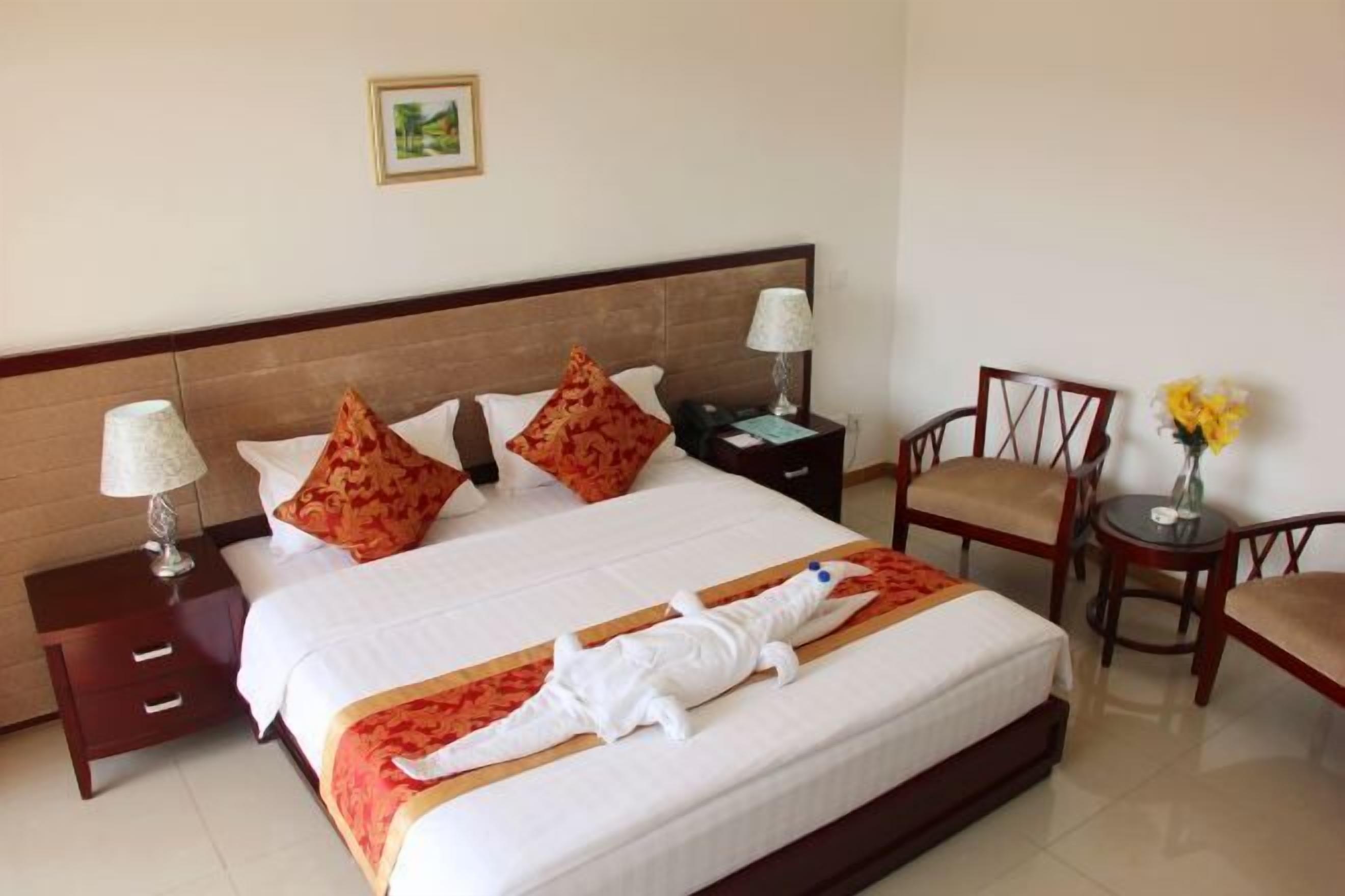 Minibar, caja de seguridad en la habitación, escritorio y camas extra 