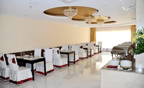 Breakfast, lunch and dinner served - Soluxe Cairo Hotel (Giza)