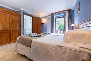 In-room safe, desk, cots/infant beds, free WiFi - Hôtel du Glacier (La Thuile)
