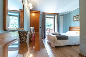 In-room safe, desk, cots/infant beds, free WiFi - Hôtel du Glacier (La Thuile)