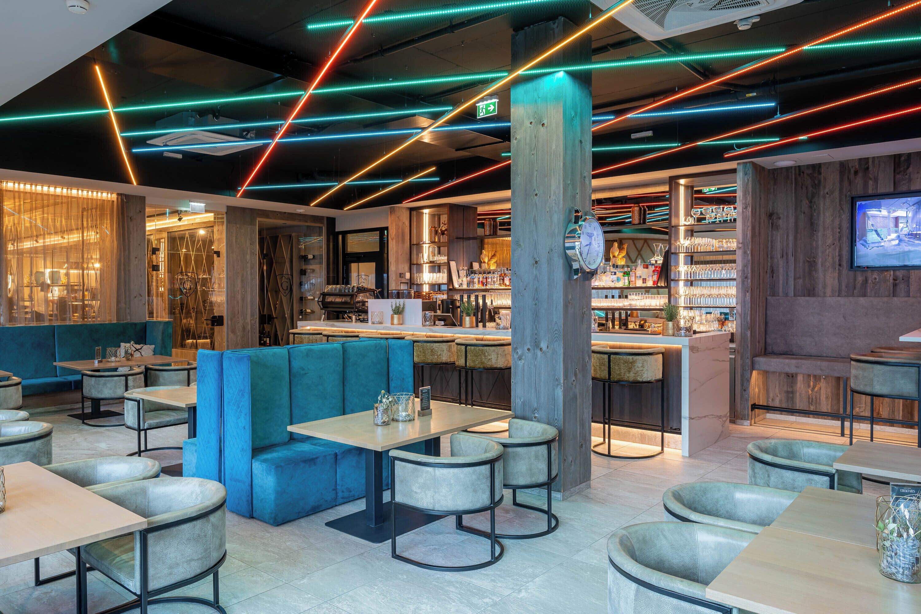 Lobby lounge