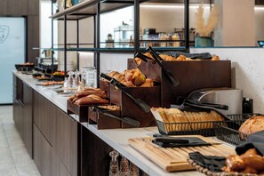 Daily buffet breakfast for a fee - GLEMM by AvenidA Superior Hotel & Residences (Saalbach-Hinterglemm)