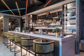 Bar (on property) - GLEMM by AvenidA Superior Hotel & Residences (Saalbach-Hinterglemm)