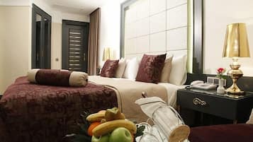 Literie de qualité, minibar contenant certains articles gratuits