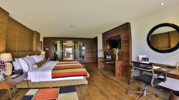 Luxury Suite | Frette Italian sheets, premium bedding, Select Comfort beds, minibar