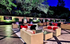 Saguão/lounge, vistas para o jardim, aberto todos os dias 