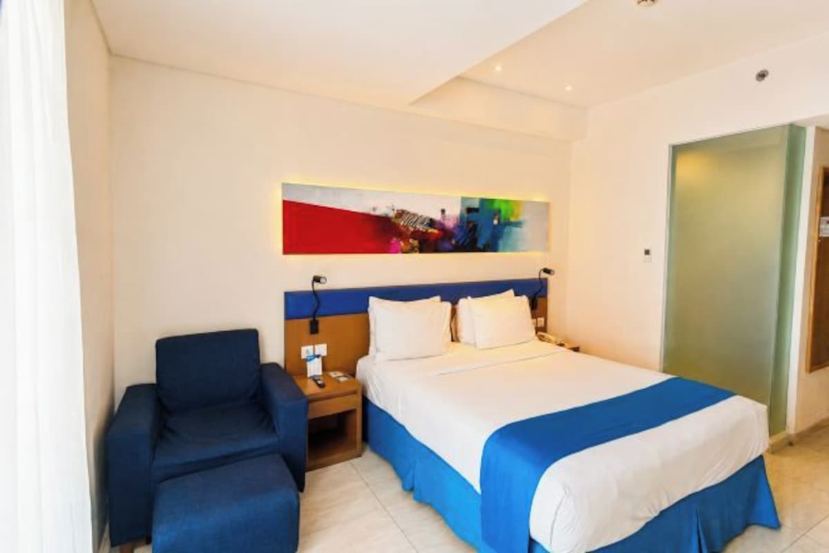Premium bedding, down duvets, pillow-top beds, minibar