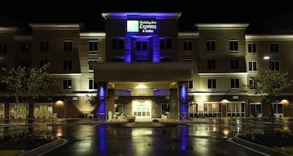Holiday Inn Express Hotel & Suites Goldsboro - Base Area by IHG
