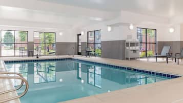 Indoor pool, sun loungers