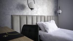 Hypo-allergenic bedding, desk, laptop workspace, iron/ironing board - B&B HOTEL Piotrków Trybunalski (Piotrkow Trybunalski)