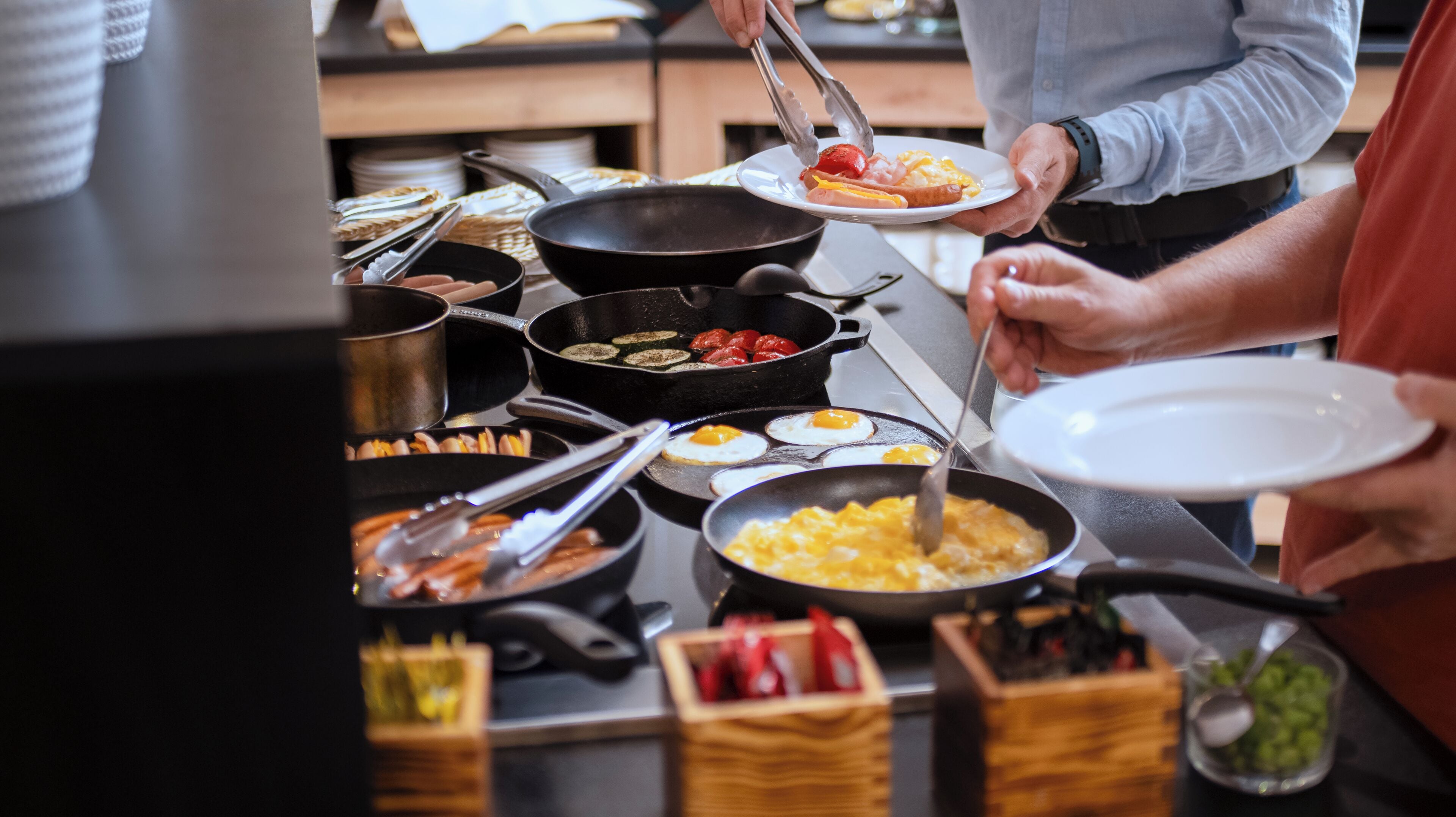 Daily buffet breakfast (PLN 55 per person)