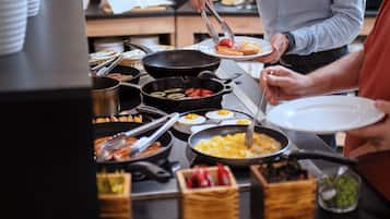 Desayuno buffet (PLN 55 por persona)