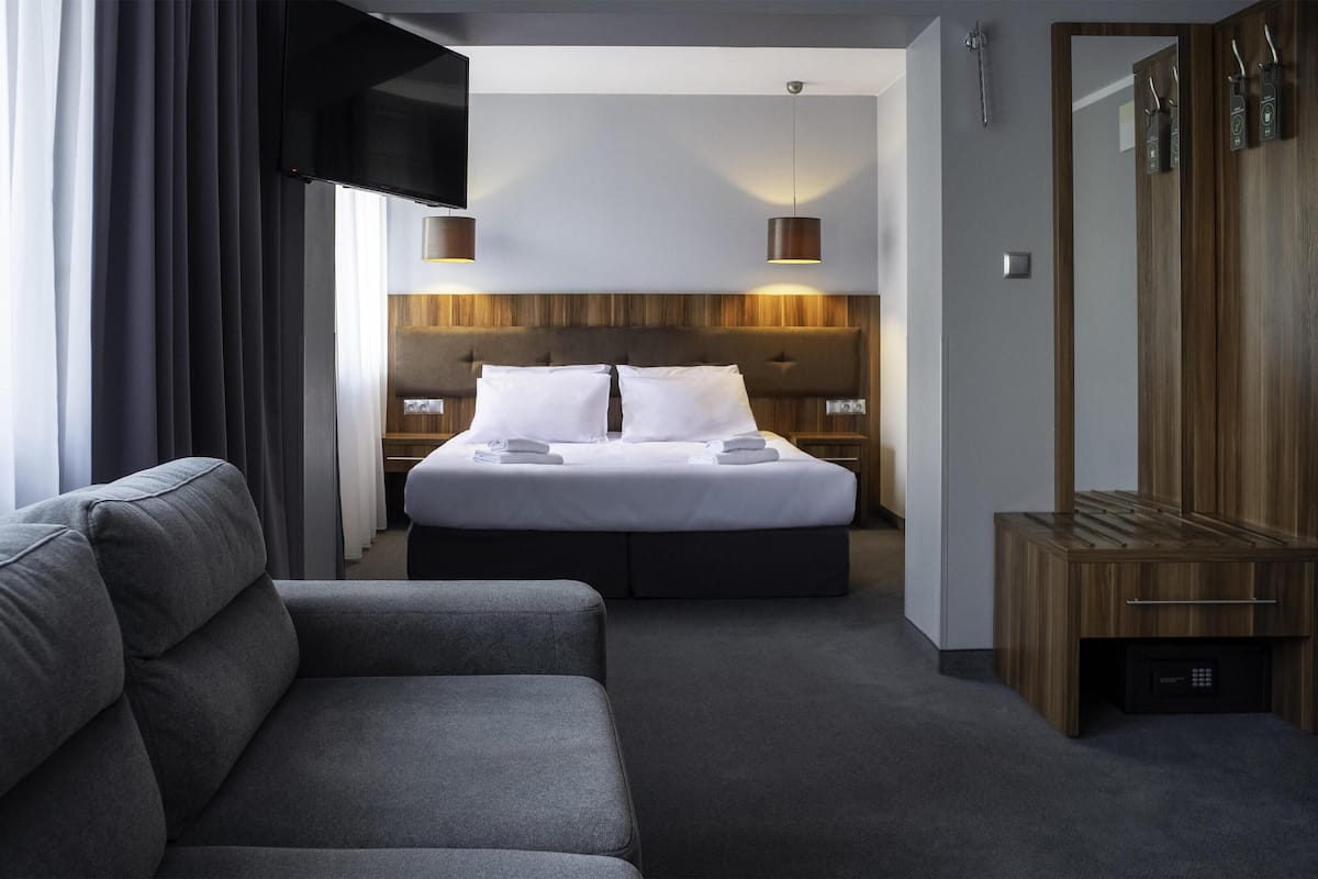 Suite | Biancheria da letto ipoallergenica, una scrivania, postazione laptop