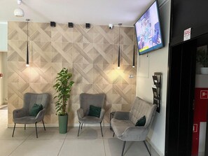 Hypo-allergenic bedding, desk, laptop workspace, iron/ironing board - B&B HOTEL Piotrków Trybunalski (Piotrkow Trybunalski)