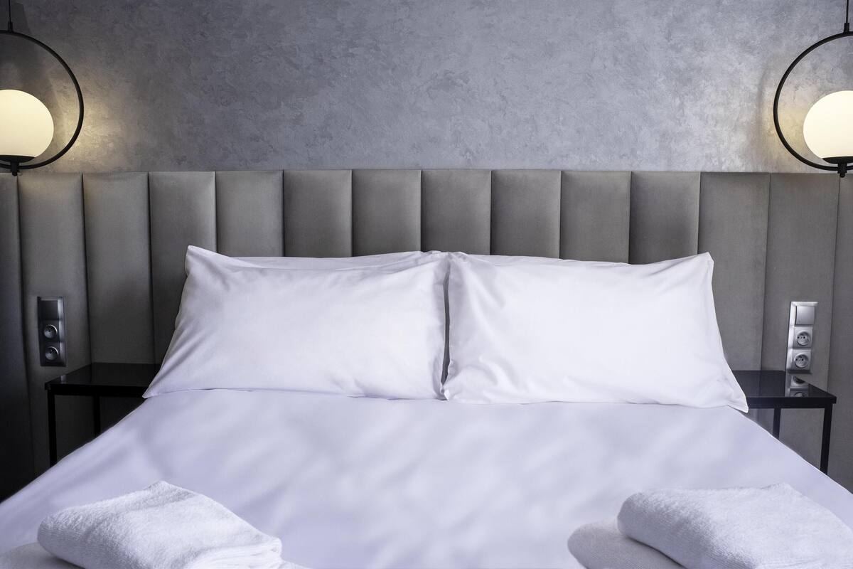 classic double room | 1 bedroom, hypo-allergenic bedding, desk, laptop workspace