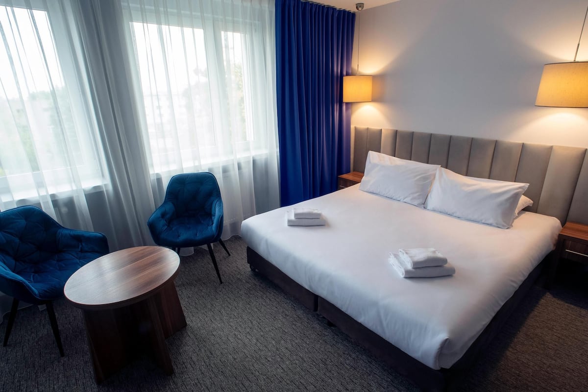 Premium Double or Twin Room | 1 bedroom, hypo-allergenic bedding, desk, laptop workspace